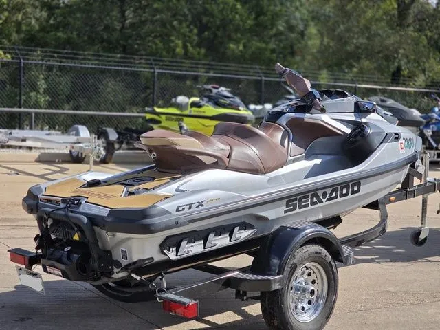 Slide: The Image of Sea-Doo GTX 2018 - 3