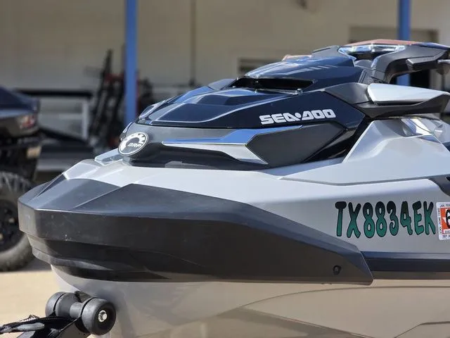 Slide: The Image of Sea-Doo GTX 2018 - 8