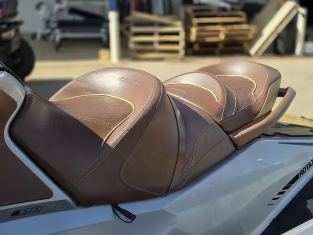 Slide: The Image of Sea-Doo GTX 2018 - 9