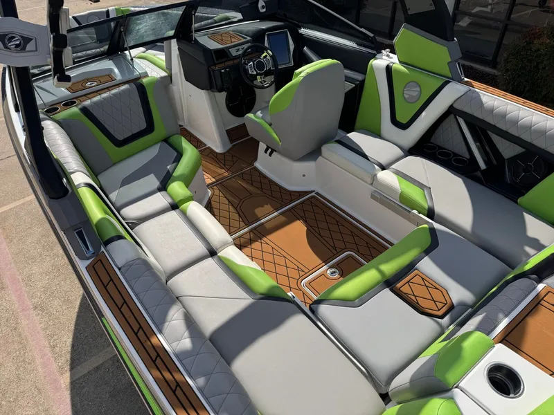 Slide: The Image of Tigé 23ZX 2020 - 11