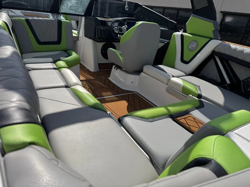 Slide: The Image of Tigé 23ZX 2020 - 12