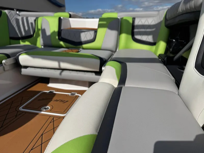 Slide: The Image of Tigé 23ZX 2020 - 14