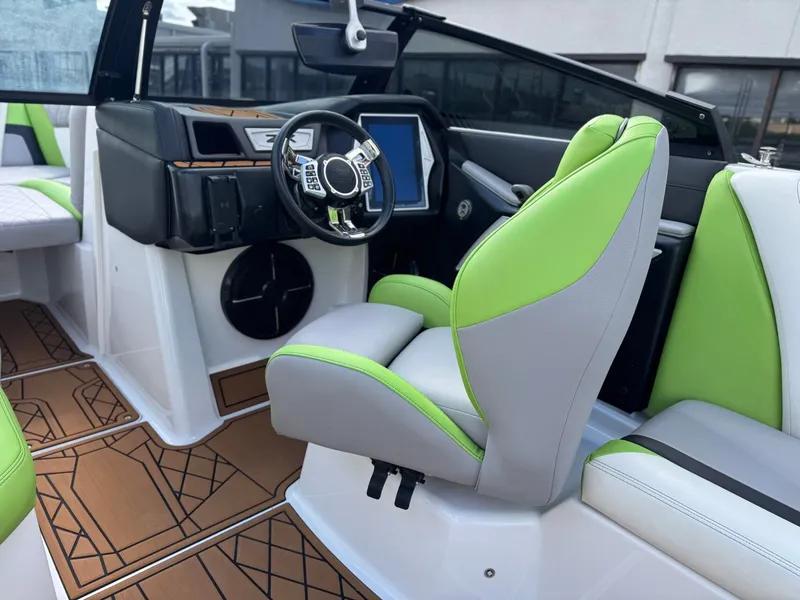 Slide: The Image of Tigé 23ZX 2020 - 16