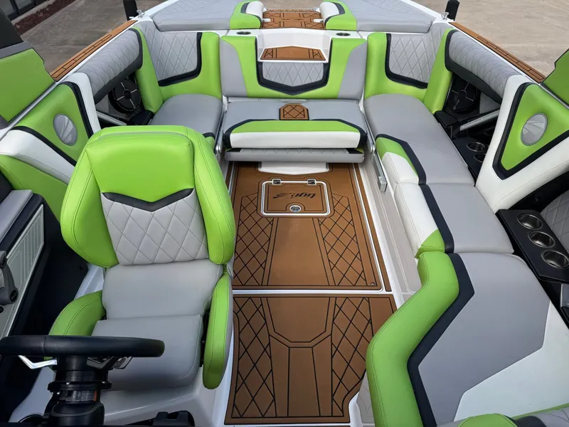 Slide: The Image of Tigé 23ZX 2020 - 20