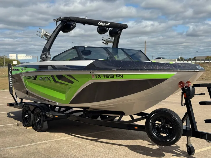 Slide: The Image of Tigé 23ZX 2020 - 6