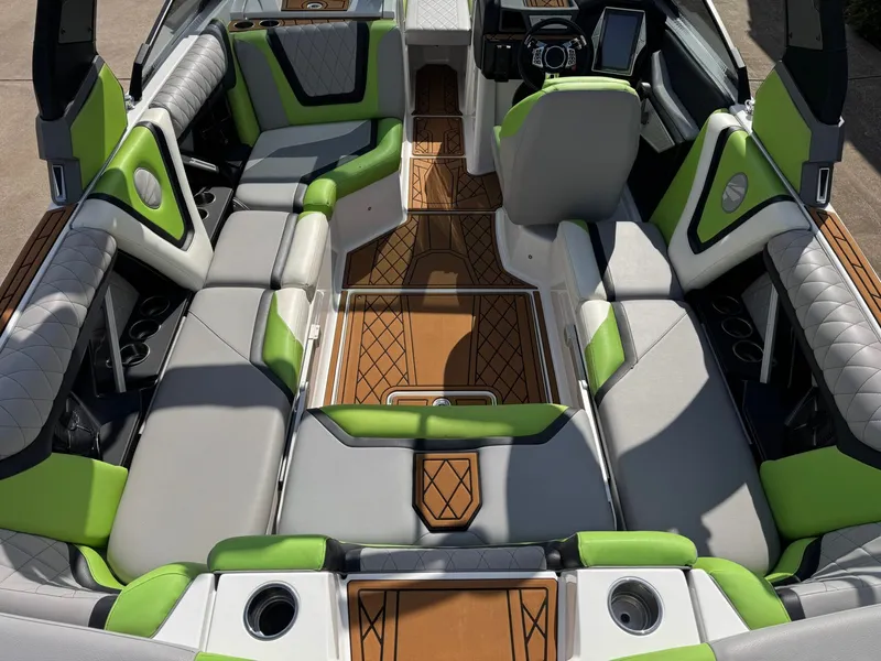 Slide: The Image of Tigé 23ZX 2020 - 8