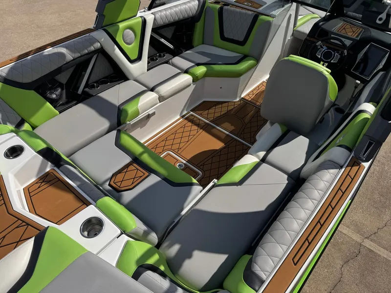 Slide: The Image of Tigé 23ZX 2020 - 9