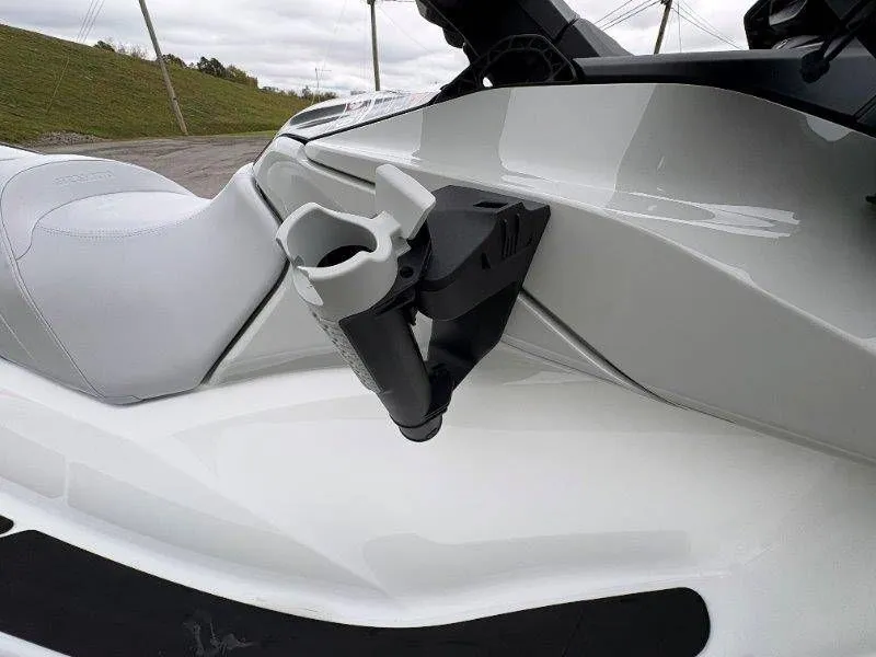 Slide: The Image of Sea-Doo FishPro Scout 130 2024 - 12