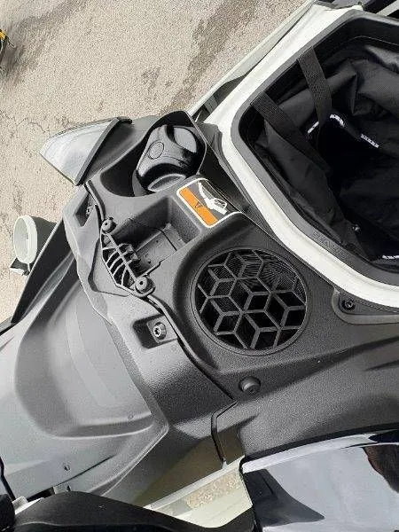 Slide: The Image of Sea-Doo FishPro Scout 130 2024 - 22