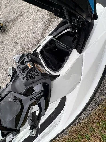 Slide: The Image of Sea-Doo FishPro Scout 130 2024 - 27