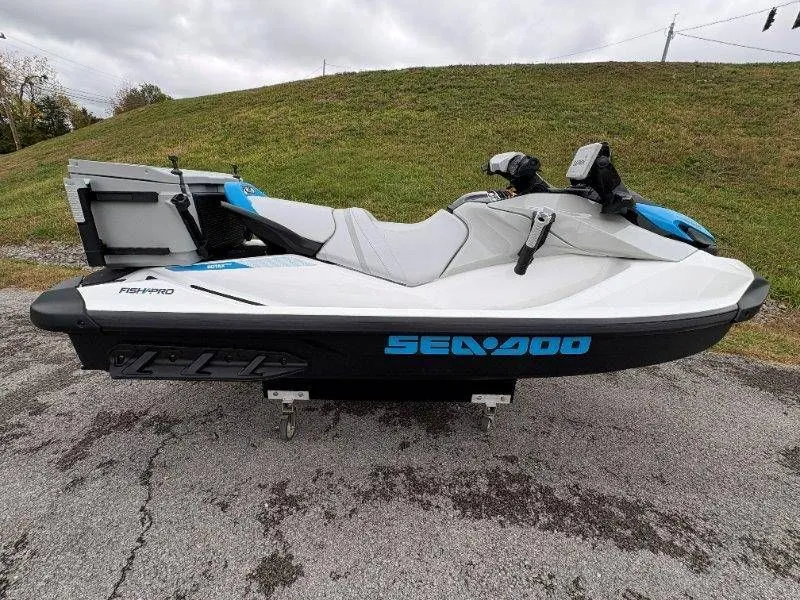 Slide: The Image of Sea-Doo FishPro Scout 130 2024 - 5