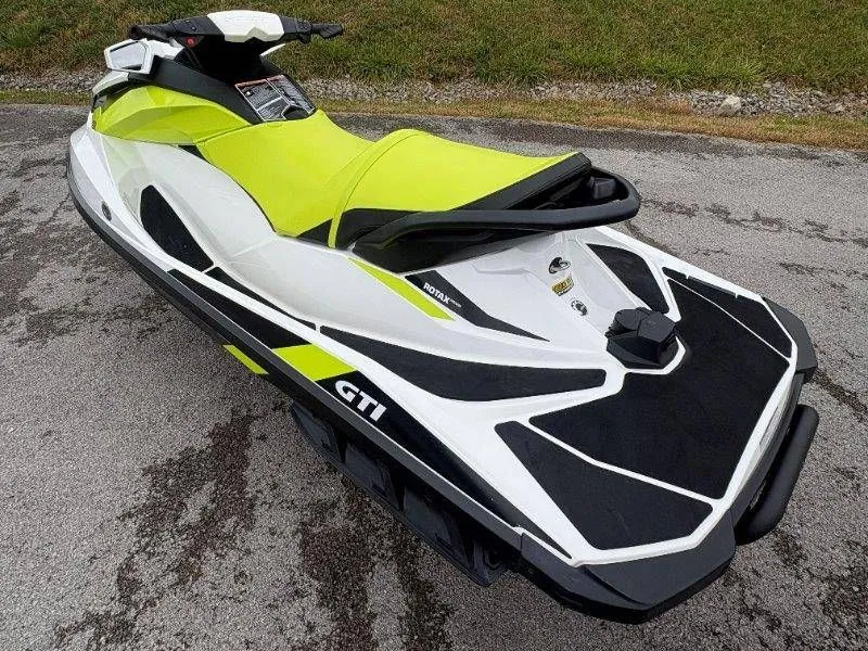 Slide: The Image of Sea-Doo GTI 90 2017 - 17