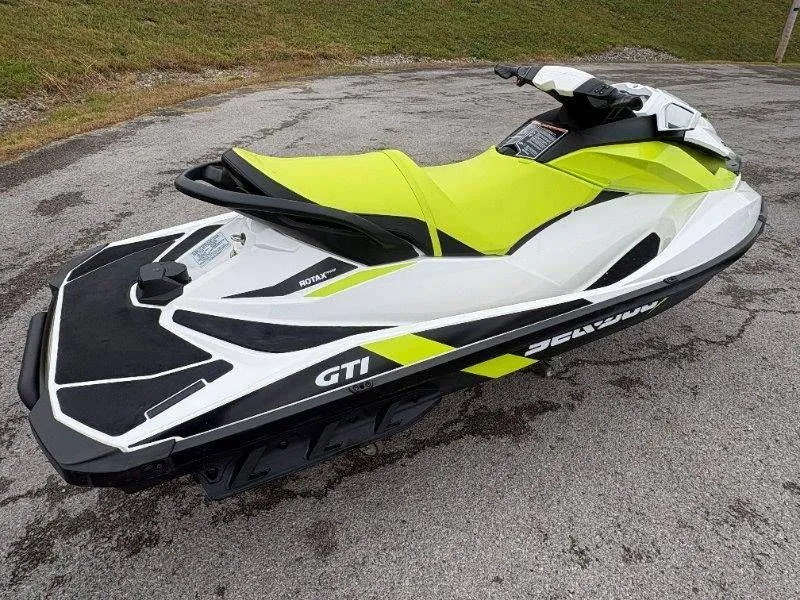 Slide: The Image of Sea-Doo GTI 90 2017 - 19