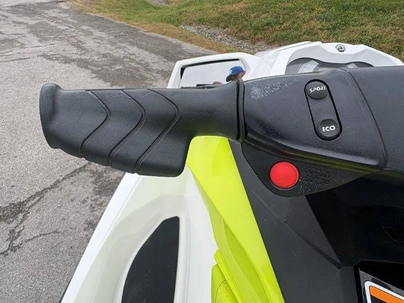 Slide: The Image of Sea-Doo GTI 90 2017 - 21