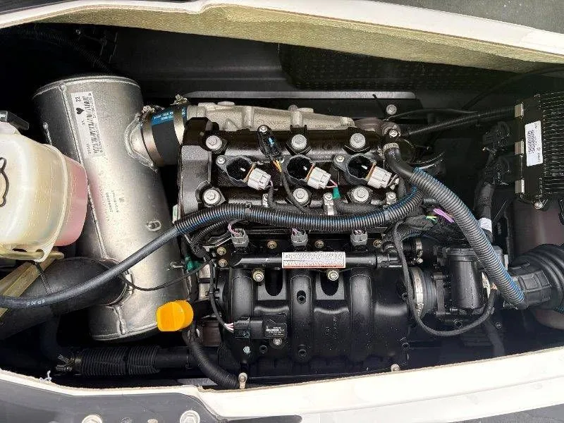 Slide: The Image of Sea-Doo GTI 90 2017 - 39