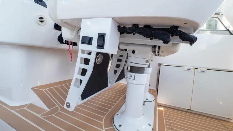 Slide: The Image of Intrepid 430 Sport Yacht 2018 - 104