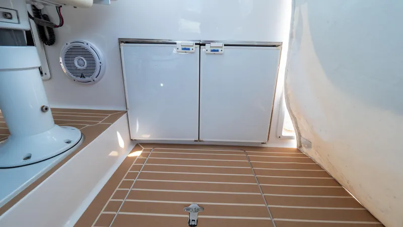 Slide: The Image of Intrepid 430 Sport Yacht 2018 - 105