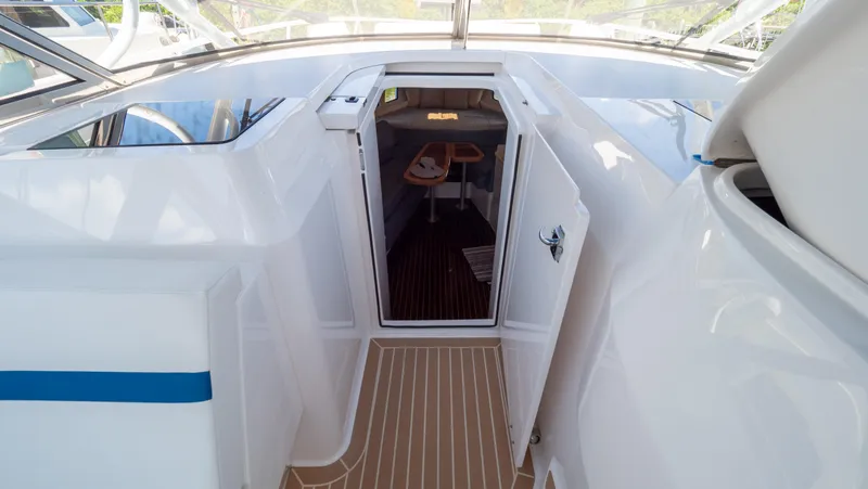 Slide: The Image of Intrepid 430 Sport Yacht 2018 - 115