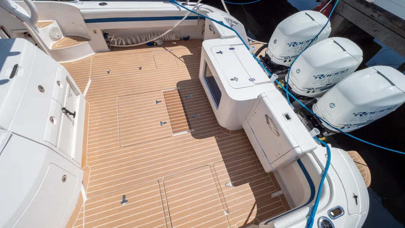 Slide: The Image of Intrepid 430 Sport Yacht 2018 - 121