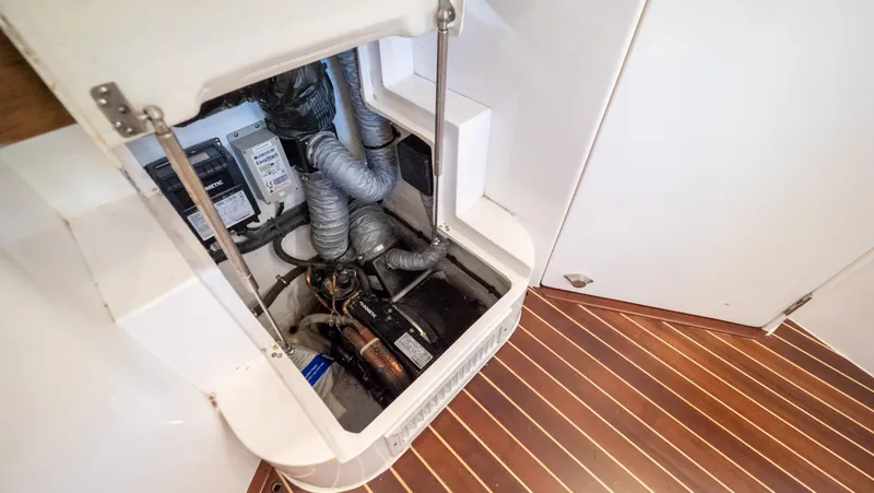 Slide: The Image of Intrepid 430 Sport Yacht 2018 - 81