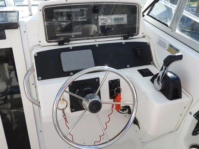 Slide: The Image of Boston Whaler 23 Conquest 1999 - 12