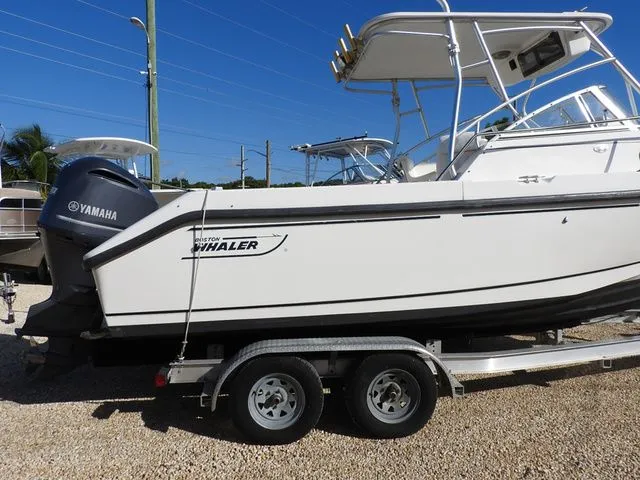 Slide: The Image of Boston Whaler 23 Conquest 1999 - 3