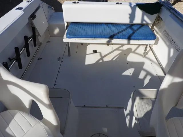 Slide: The Image of Boston Whaler 23 Conquest 1999 - 8