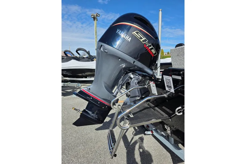 Slide: The Image of 2026 Smoker Craft Adventurer 188 DC with Yamaha VMAX outboard motor. - 10