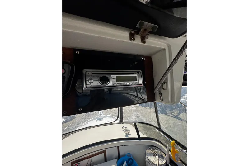 Slide: The Image of View of overhead instrument selection including VHF and stereo - 40