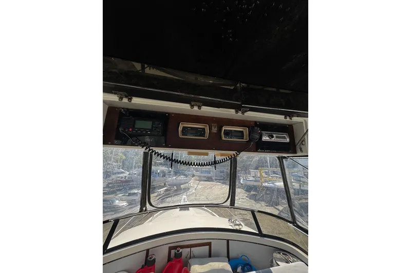 Slide: The Image of Control panel of 1986 Carver 42 Aft Cabin Motor Yacht with radio equipment. - 41