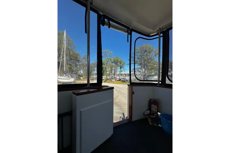 Slide: The Image of 1986 Carver 42 Aft Cabin Motor Yacht exterior view with clear blue sky. - 43