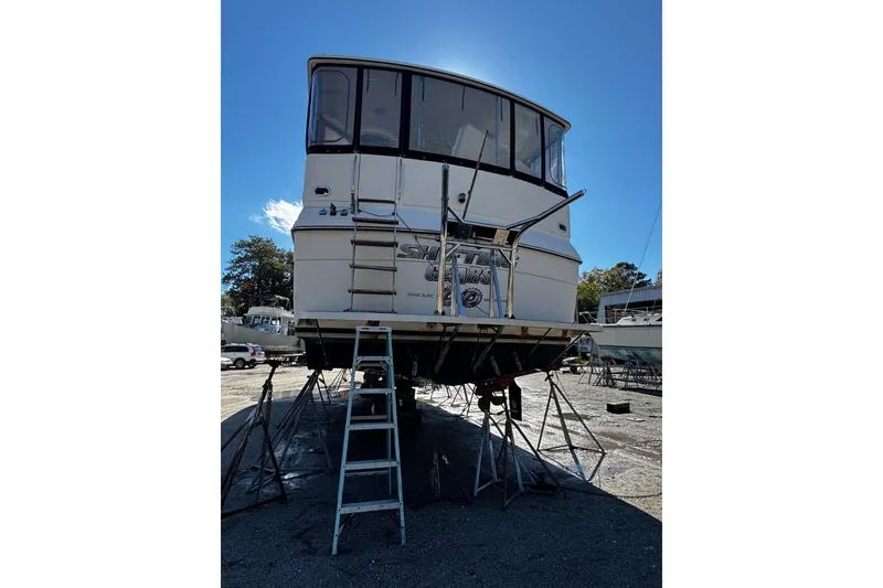 Slide: The Image of 1986 Carver 42 Aft Cabin Motor Yacht - 3