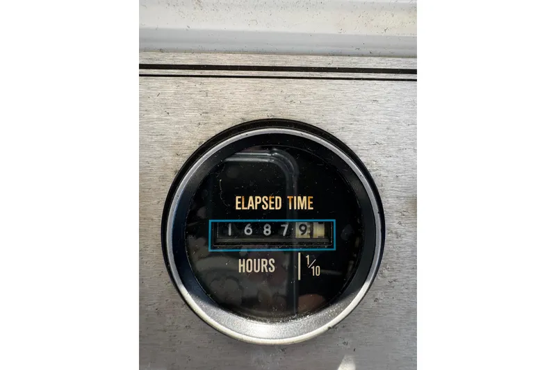 Slide: The Image of Overhead Dashboard of 1986 Carver 42 Aft Cabin Motor Yacht with Sandpiper SL speedometer. - 37