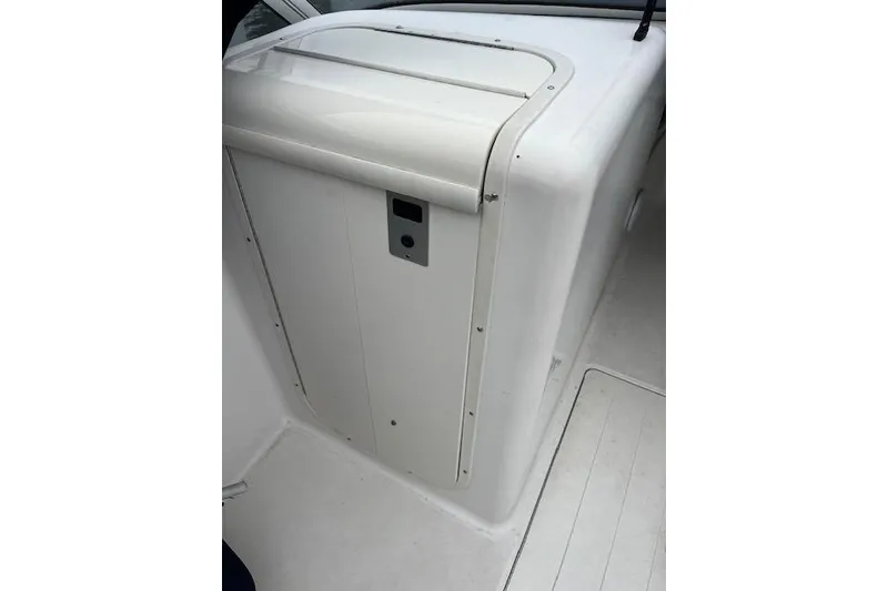 Slide: The Image of 2007 Sea Hunt Escape 220 boat interior, featuring a white storage compartment. - 11