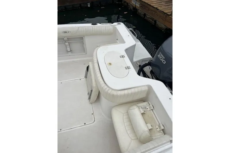 Slide: The Image of 2007 Sea Hunt Escape 220 boat interior with seating and Yamaha 200 engine. - 5