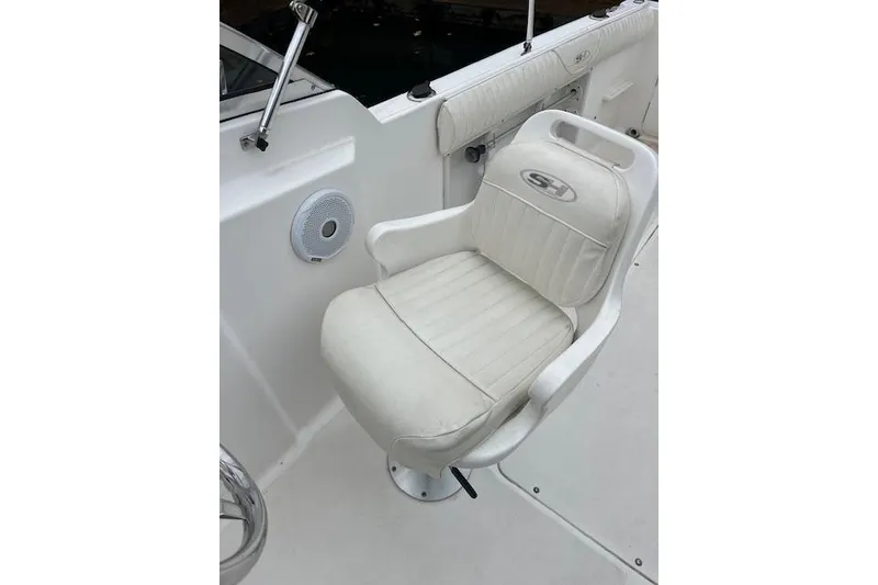 Slide: The Image of White captain's chair on 2007 Sea Hunt Escape 220 boat, featuring logo and speaker. - 9