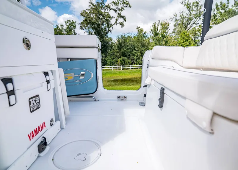 Slide: The Image of Sea Hunt Ultra 265 SE 2026 - 10