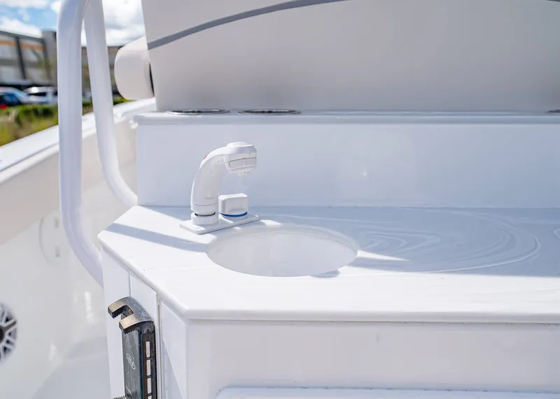 Slide: The Image of Sea Hunt Ultra 265 SE 2026 - 14