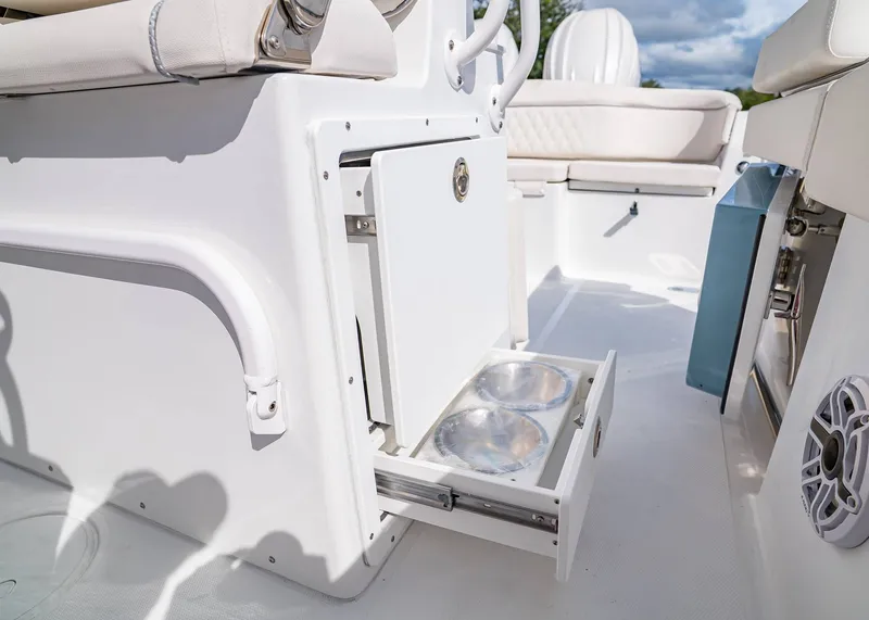 Slide: The Image of Sea Hunt Ultra 265 SE 2026 - 24