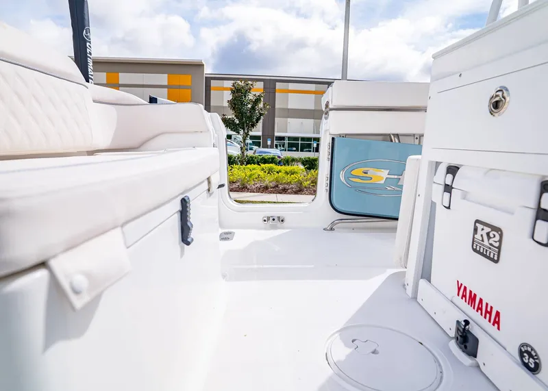 Slide: The Image of Sea Hunt Ultra 265 SE 2026 - 9