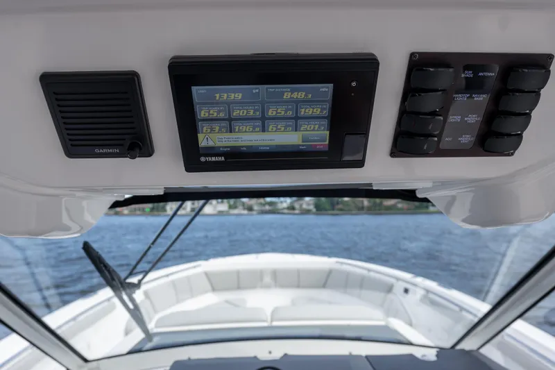 Slide: The Image of 2022 Pursuit S 428 Sport boat dashboard with Yamaha display and Garmin speaker. - 24