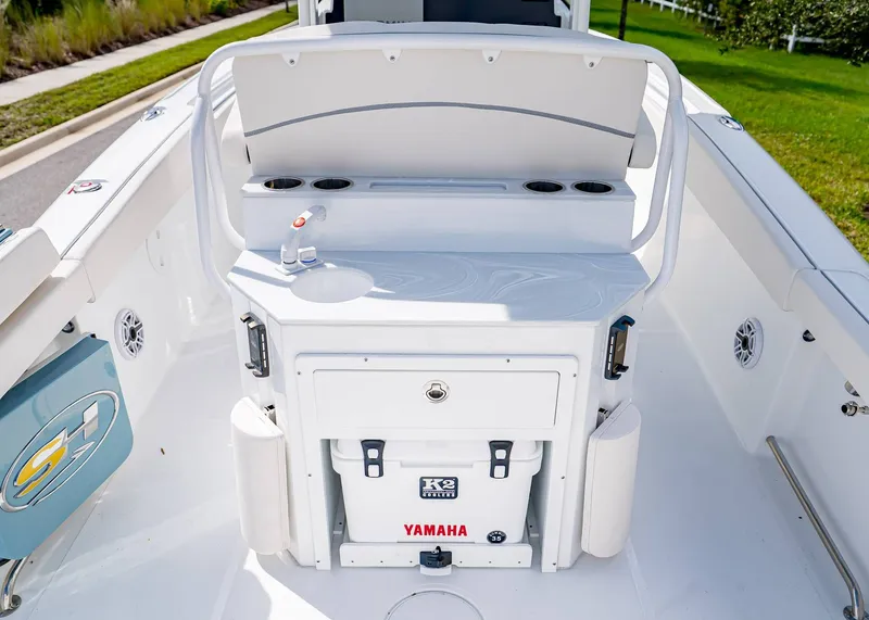 Slide: The Image of Sea Hunt Ultra 265 SE 2026 - 12