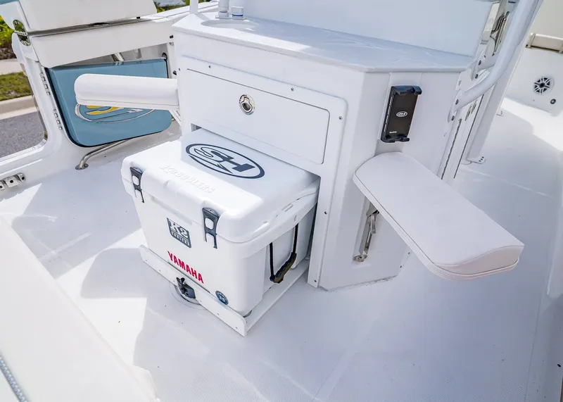 Slide: The Image of Sea Hunt Ultra 265 SE 2026 - 13