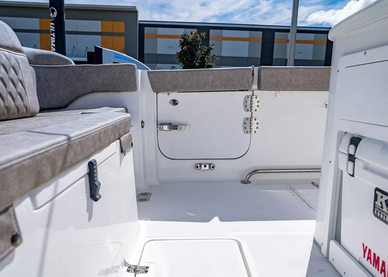 Slide: The Image of Sea Hunt Ultra 285 Coffin Box 2026 - 13