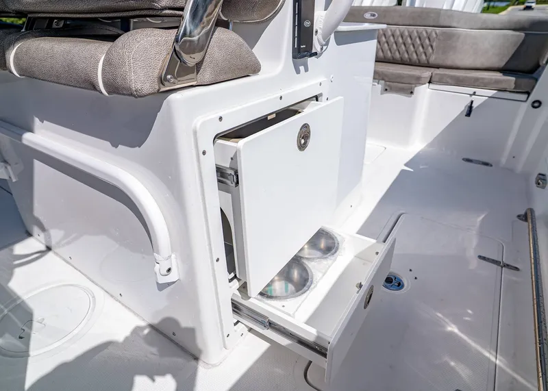 Slide: The Image of Sea Hunt Ultra 285 Coffin Box 2026 - 21