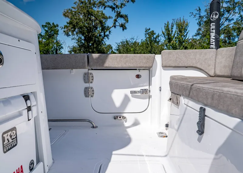 Slide: The Image of Sea Hunt Ultra 285 Coffin Box 2026 - 12