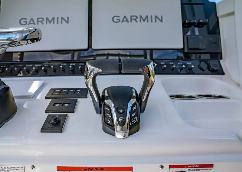 Slide: The Image of Sea Hunt Ultra 285 Coffin Box 2026 - 25