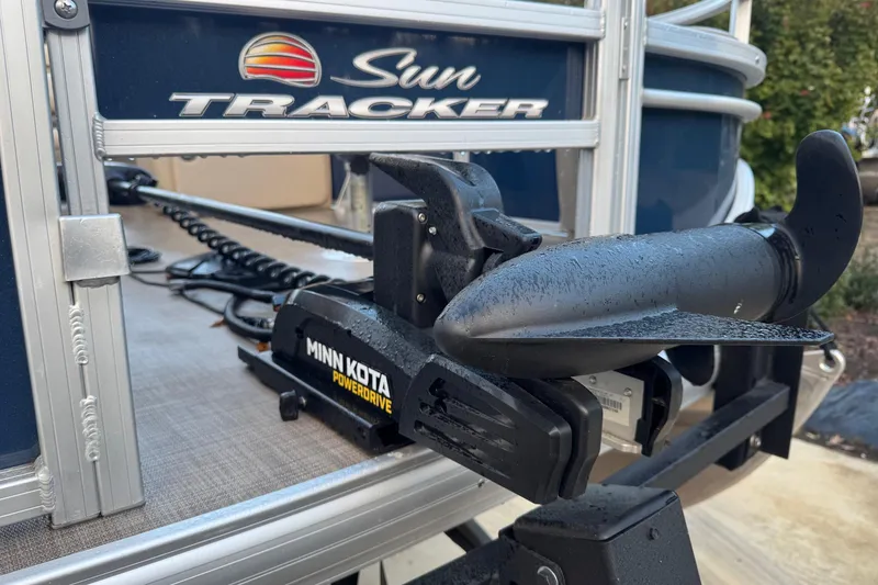 Slide: The Image of 2023 Sun Tracker Fishin' Barge 20 DLX with Minn Kota PowerDrive motor. - 7