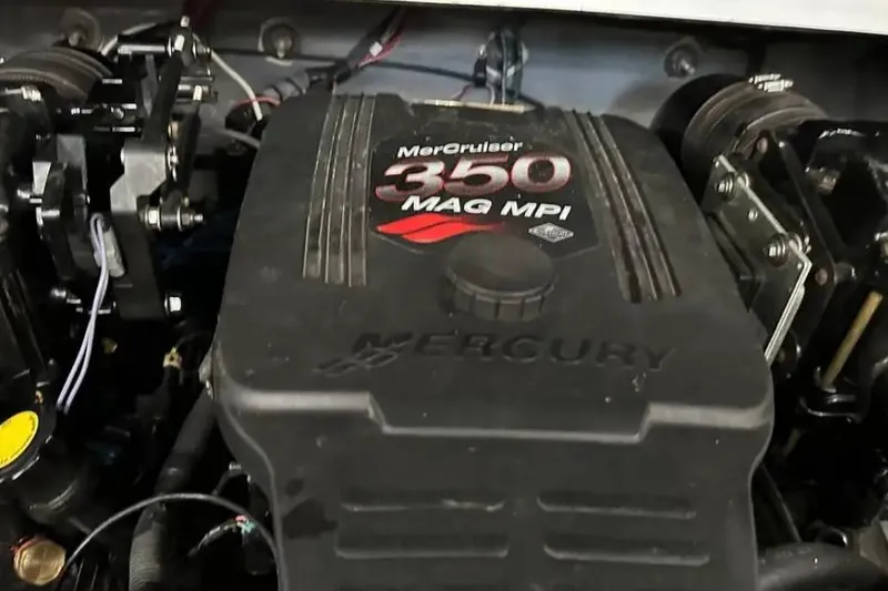 Slide: The Image of MerCruiser 350 MAG MPI engine in 2004 Sea Ray 260 Sundancer boat. - 42