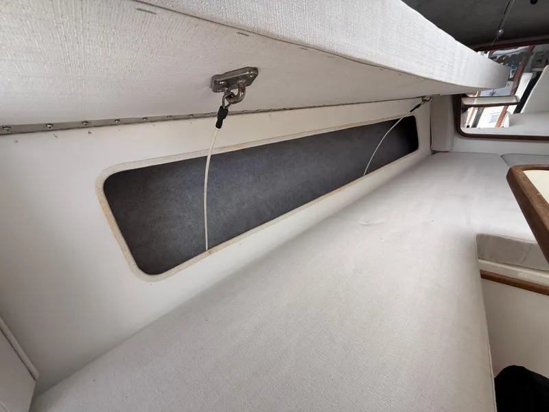 Slide: The Image of Contender 35 Side Console 2000 - 51